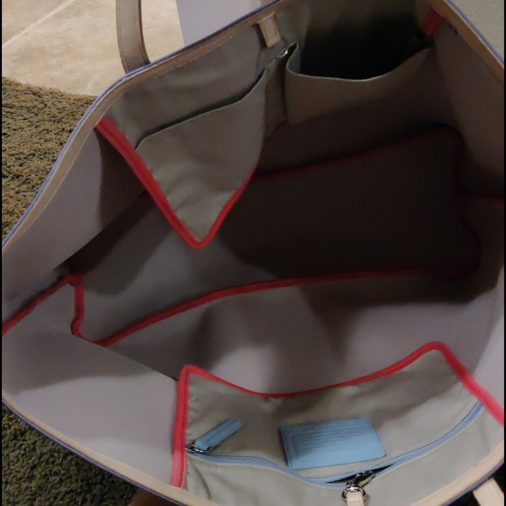 Coach tote - Picture 3 of 3